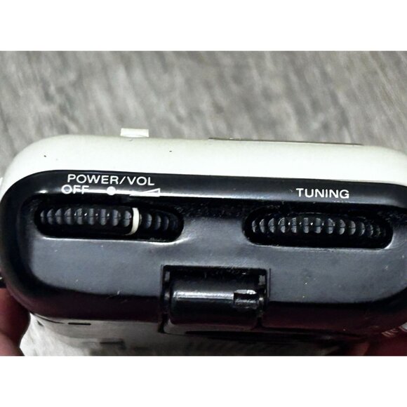 Sony AM/FM Portable 2 Band Receiver Transistor Radio Model ICF-350W White - Picture 7 of 7